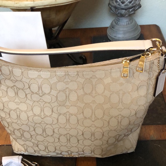 (COACH F58327) CONVERTIBLE
GOLD/LIGHT KHAKI/CHALK - Picture 3 of 9